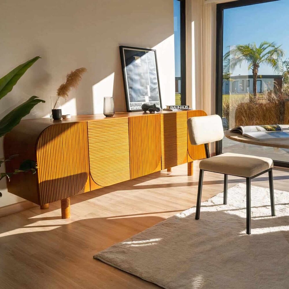 Warm natural wood Ina