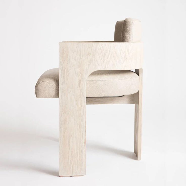 Luxurious Salem chair with