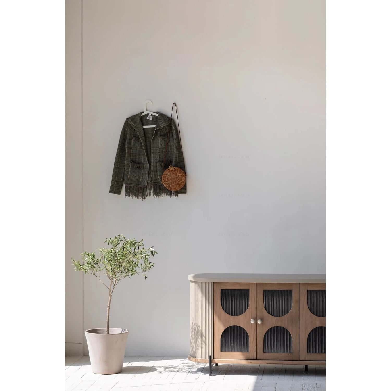 Cecilia Cabinet with rid