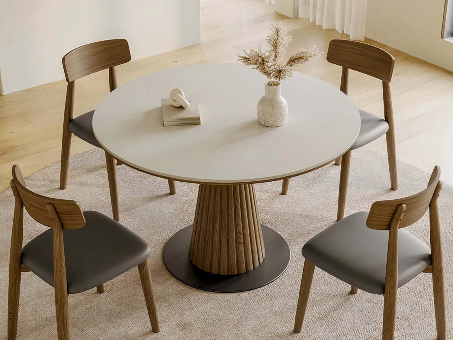 Atala round dining