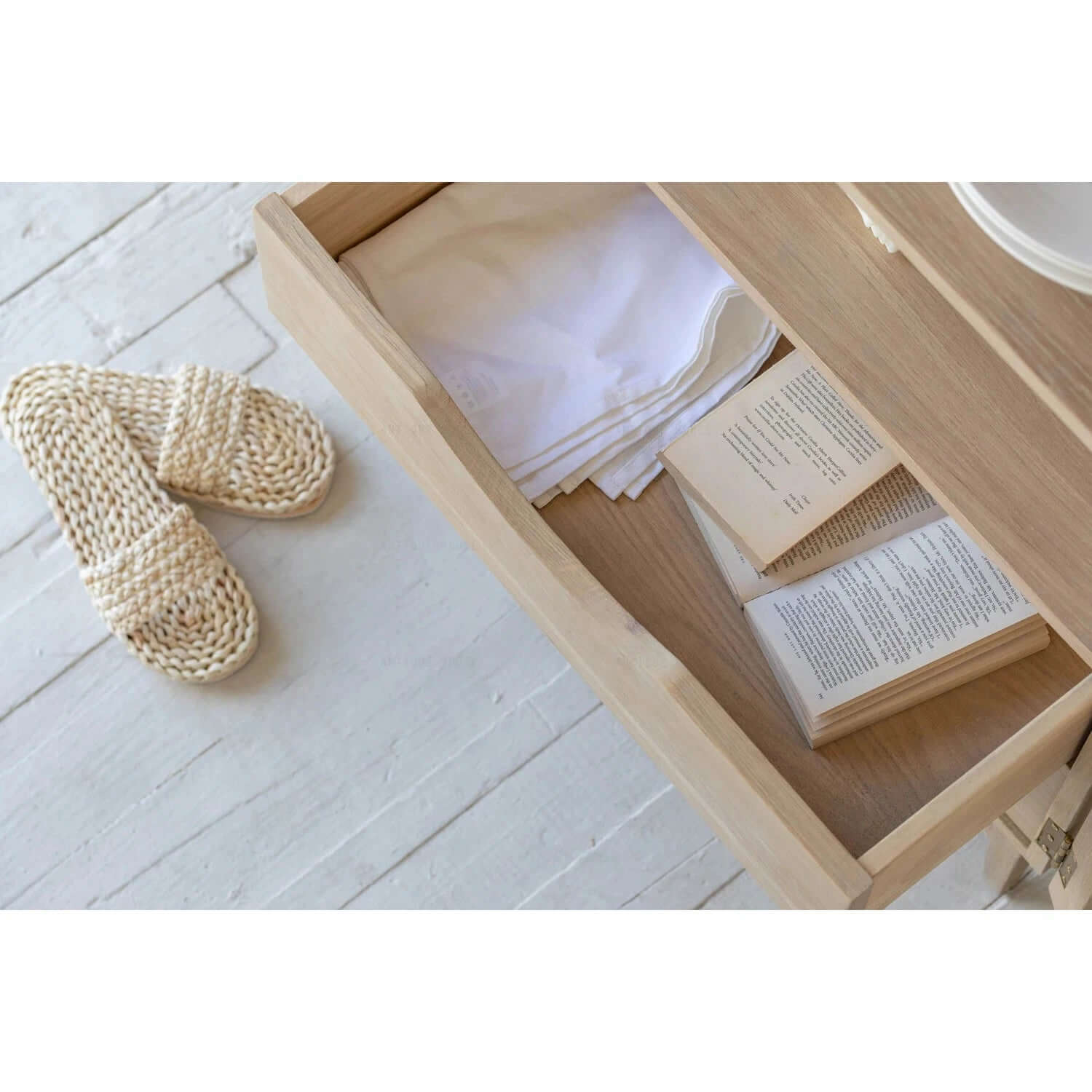 Wood and rattan Kara