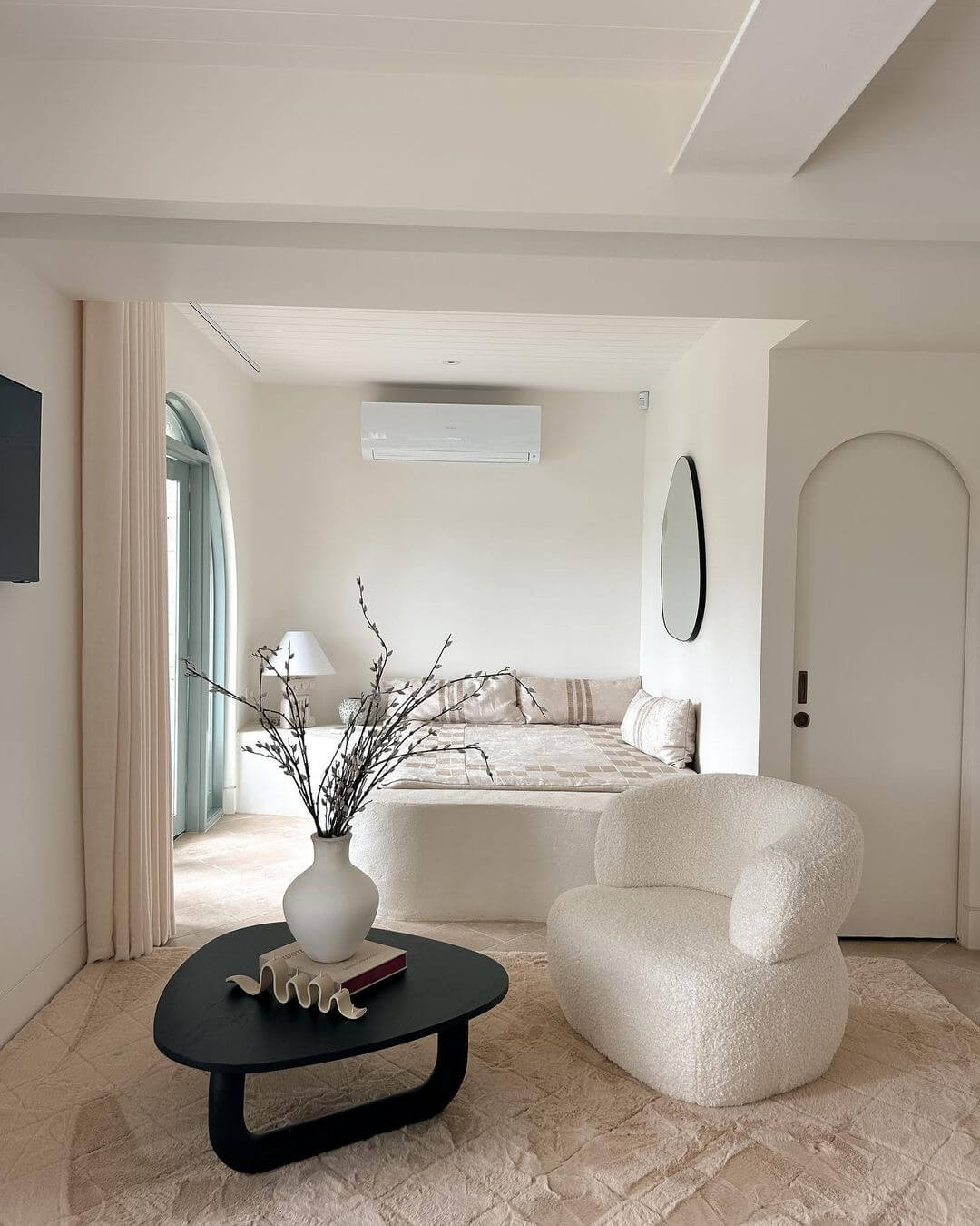 It_E2_80_99s_20giving_2C_20quiet_20luxury.-2.jpg Siani armchair, cloud