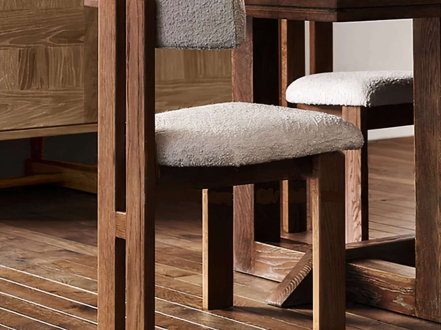 Tao Chair with classic brown