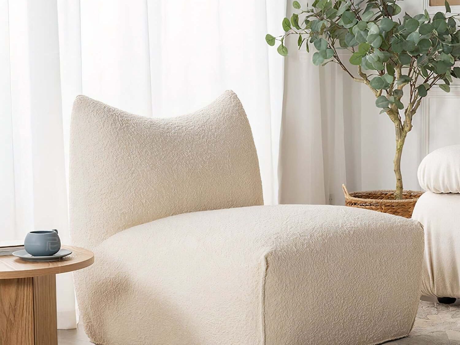 Brielle chair with rounded
