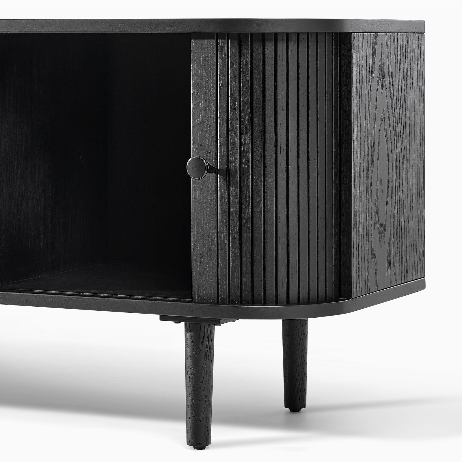 4475791D-098C-EE40-1F3E-48E1EB5FD735-1 Tristan Ash Media Console