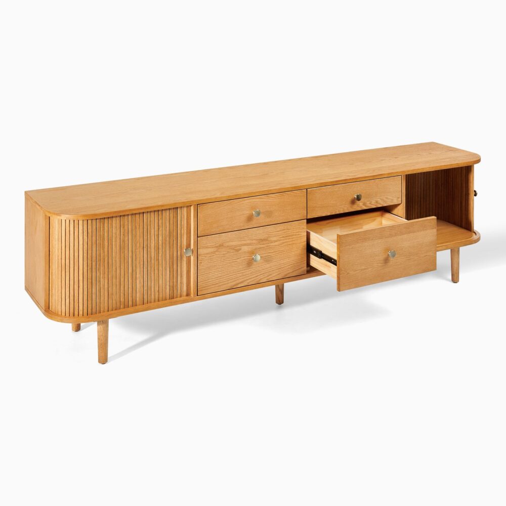 5C5BC086-06A0-E7D0-2EB6-94CDD1282C3E-1 Tristan Ash Media Console