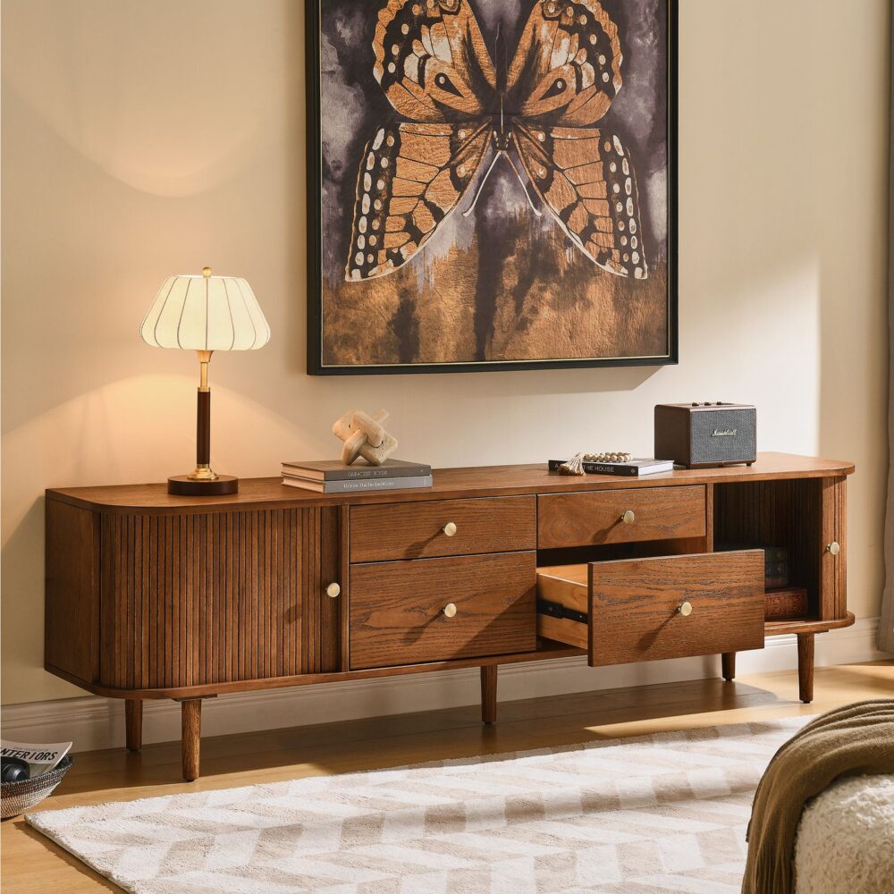 69FEC277-CFCA-C7F0-FEB5-F1204898AD33-1 Tristan Ash Media Console
