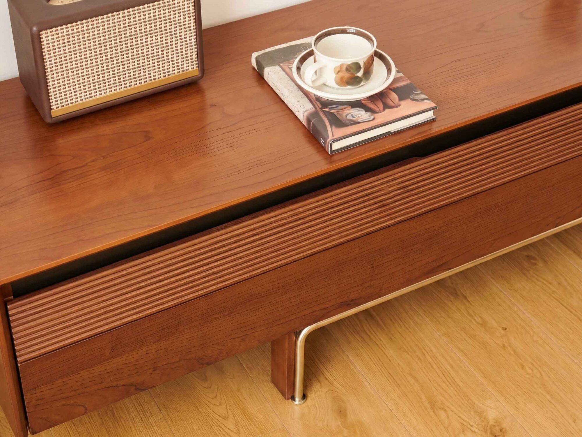 Imgi 339 Retro Rectangular Cherry Wood Living Room Tv Stand Brown Resized E79bb8e5868ce59bbe 8 18723